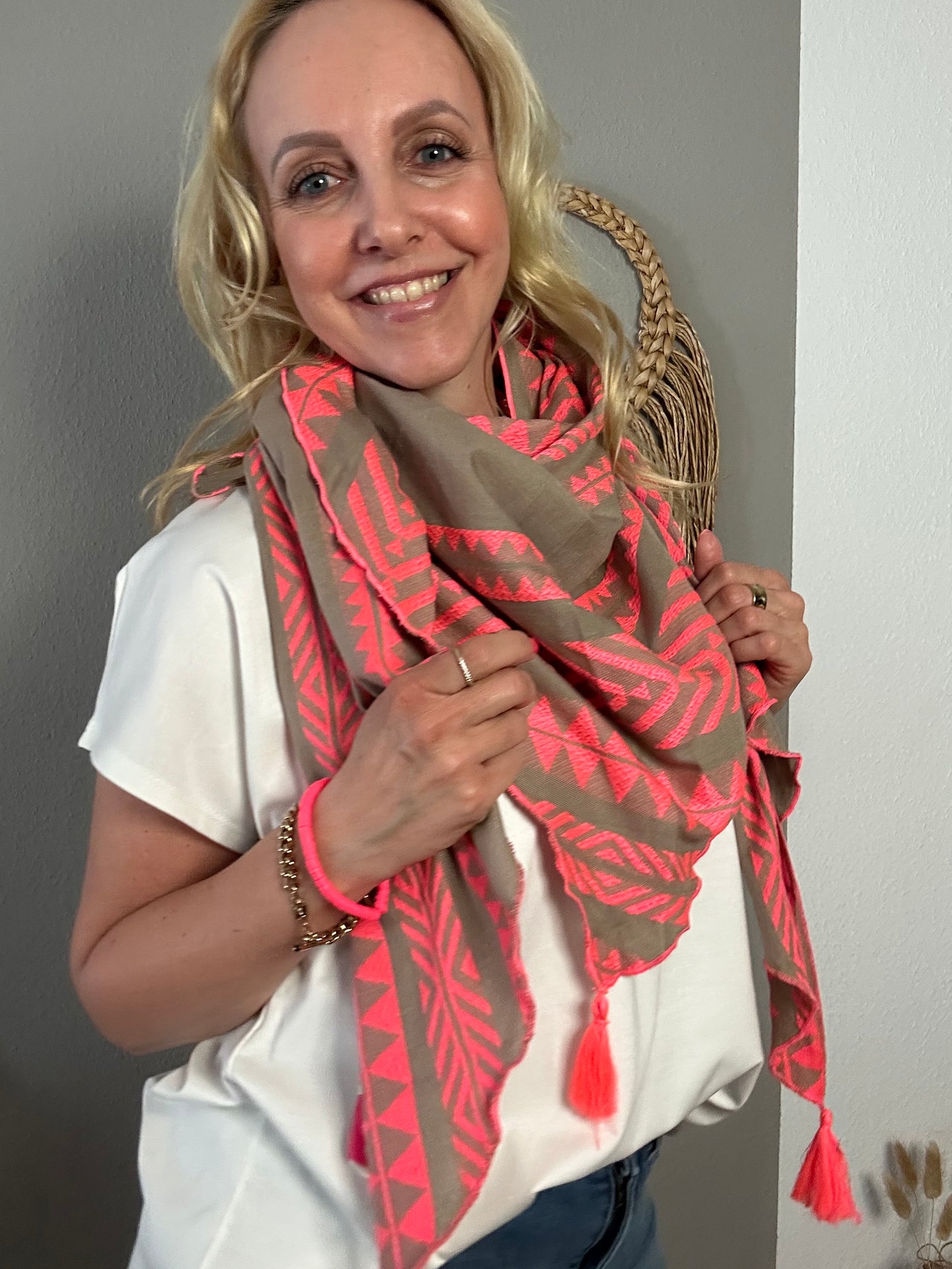 Dreieckstuch "BOHO ELEGANCE" in taupe mit neonkorall
