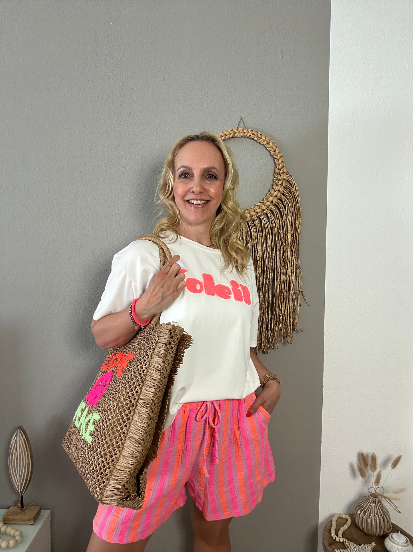 T-Shirt "SOLEIL" in weiß mit neonkorall