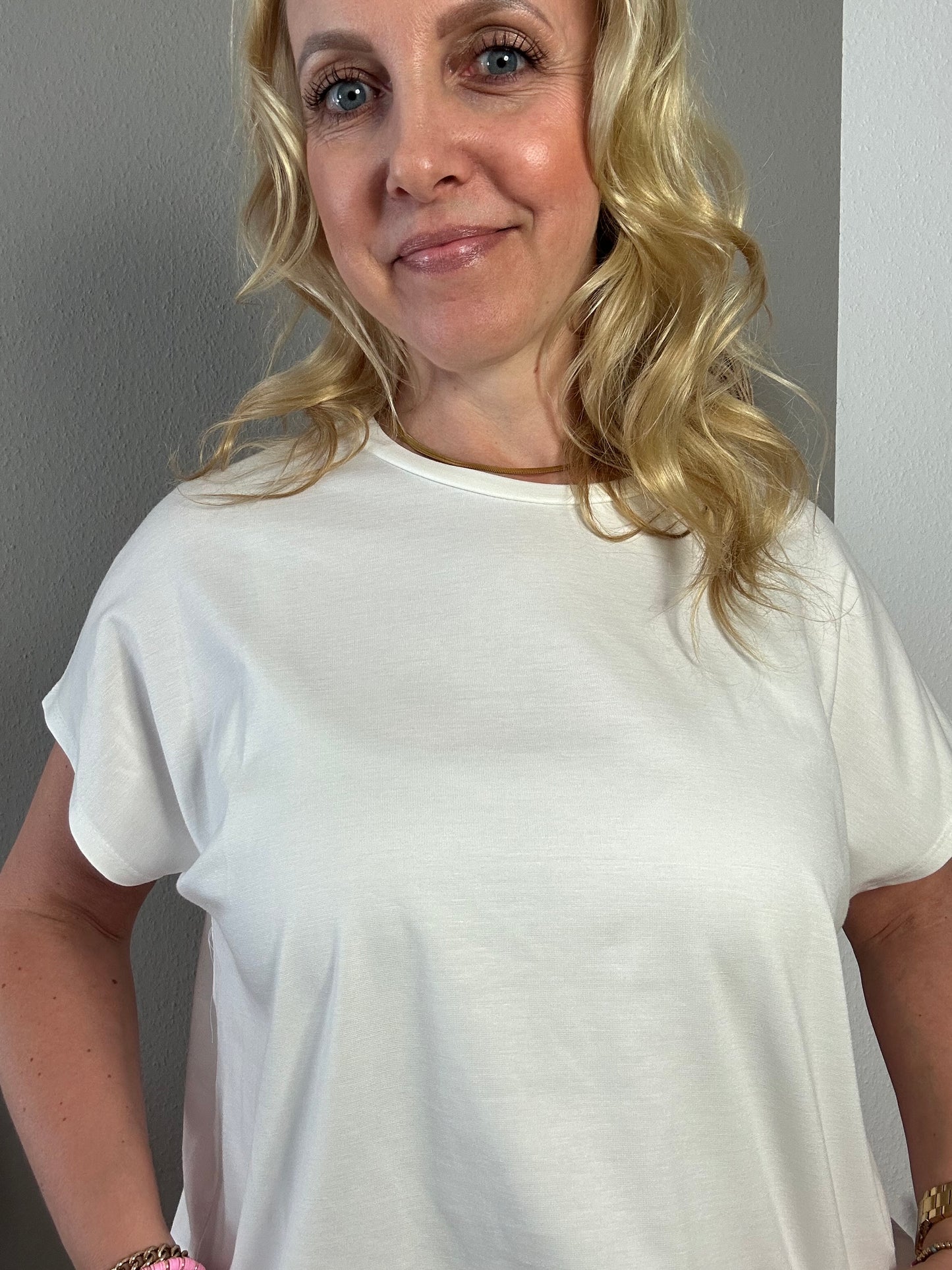 T-Shirt "BASIC" in weiß und beige