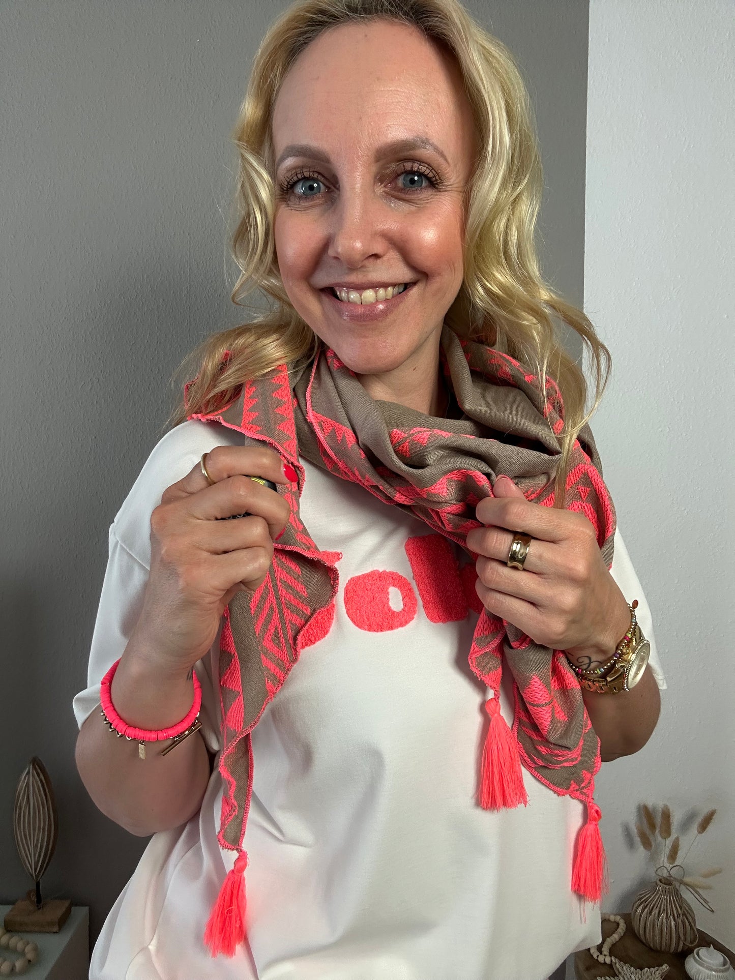 Dreieckstuch "BOHO ELEGANCE" in taupe mit neonkorall