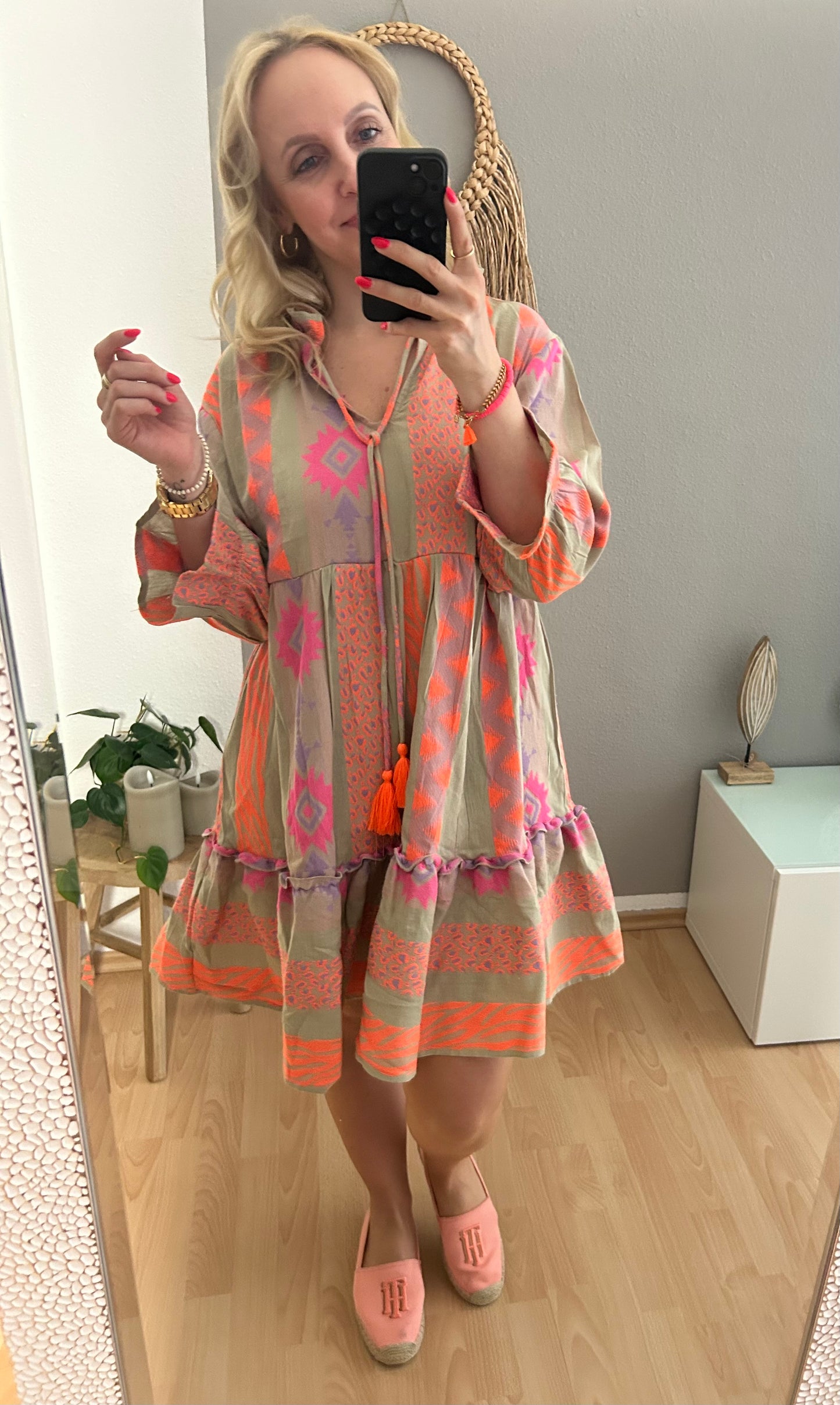 Tunikakleid "BOHEMIAN LOVE" in light kaki mit Neonfarben