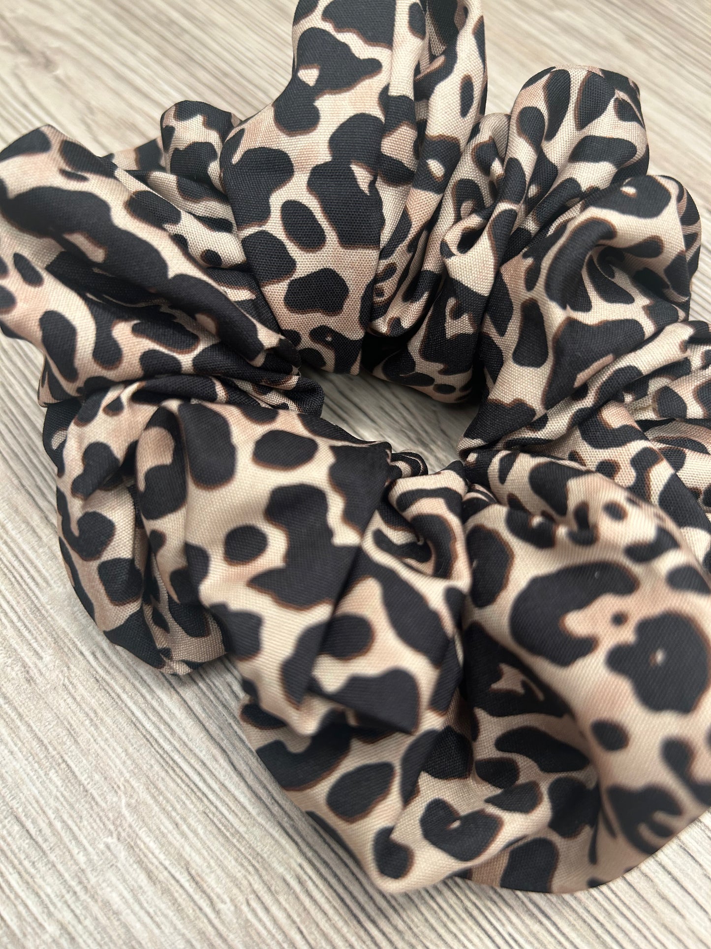 Big Scrunchie "LEO"